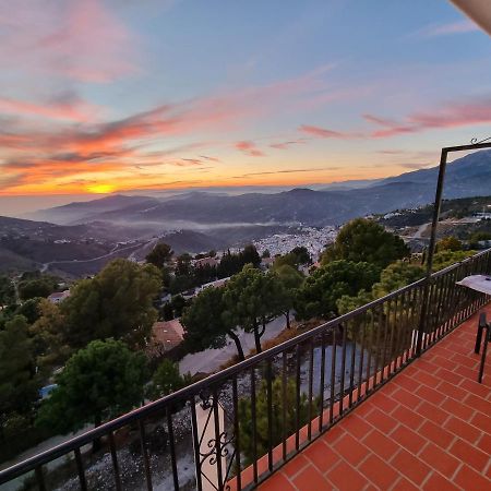 Lovely 2 Bed Apartment With Stunning Views & Pool Cómpeta エクステリア 写真