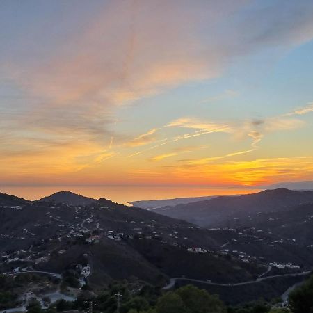 Lovely 2 Bed Apartment With Stunning Views & Pool Cómpeta エクステリア 写真