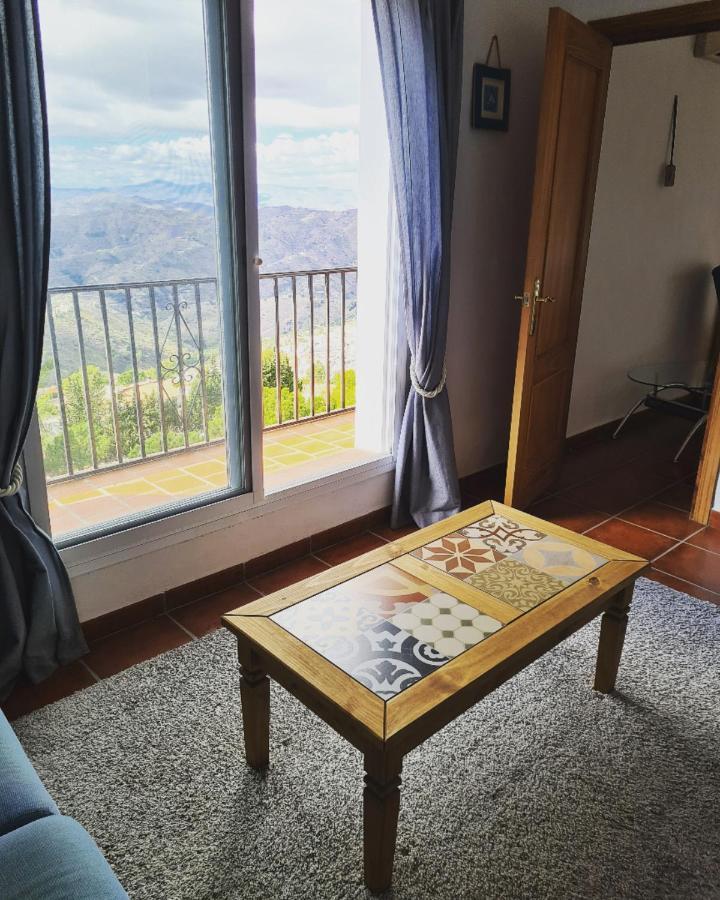 Lovely 2 Bed Apartment With Stunning Views & Pool Cómpeta エクステリア 写真