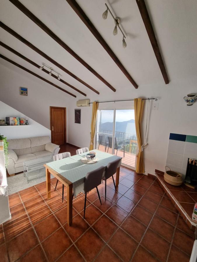 Lovely 2 Bed Apartment With Stunning Views & Pool Cómpeta エクステリア 写真
