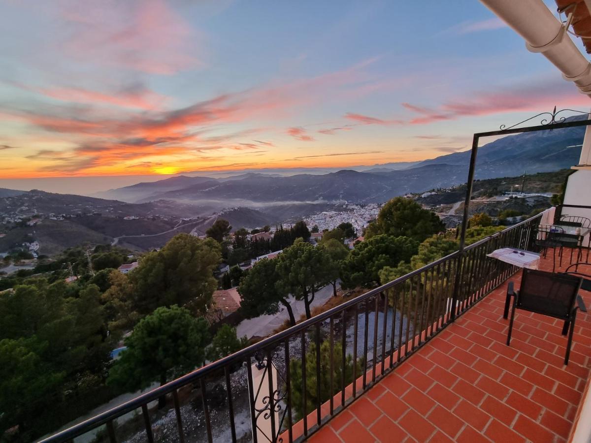 Lovely 2 Bed Apartment With Stunning Views & Pool Cómpeta エクステリア 写真