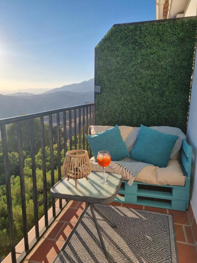 Lovely 2 Bed Apartment With Stunning Views & Pool Cómpeta エクステリア 写真
