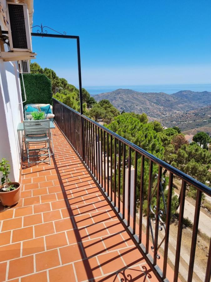 Lovely 2 Bed Apartment With Stunning Views & Pool Cómpeta エクステリア 写真