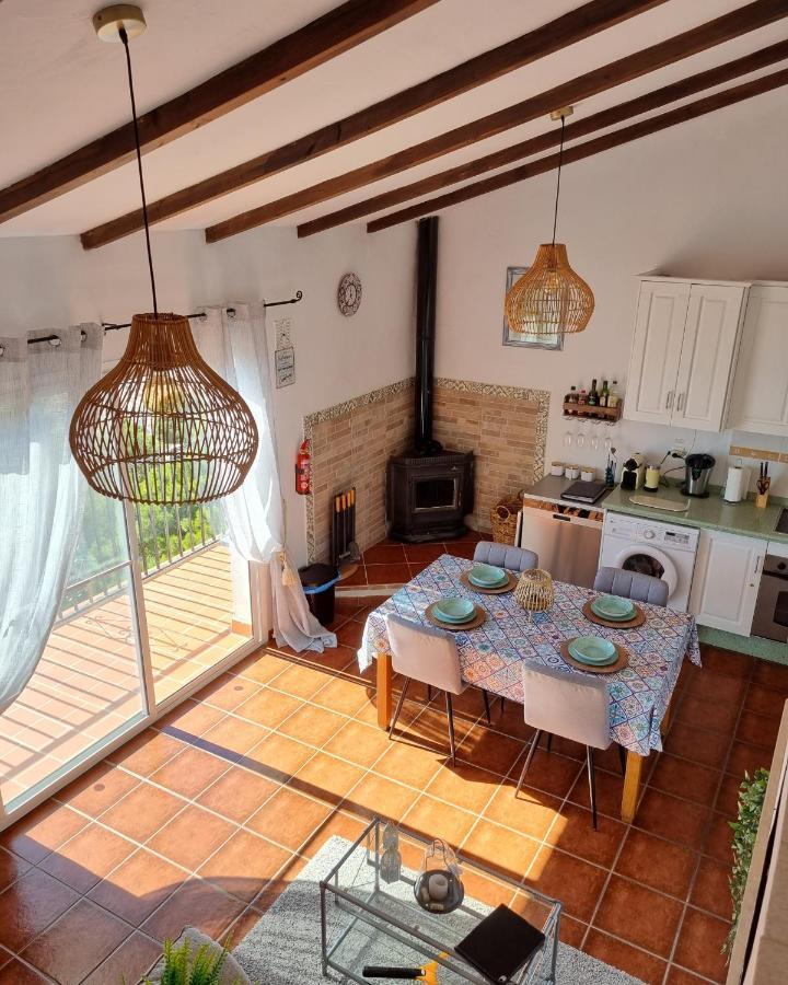 Lovely 2 Bed Apartment With Stunning Views & Pool Cómpeta エクステリア 写真
